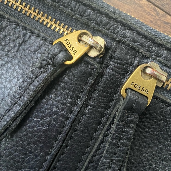 Fossil Crossbody Sachel - Picture 2 of 5